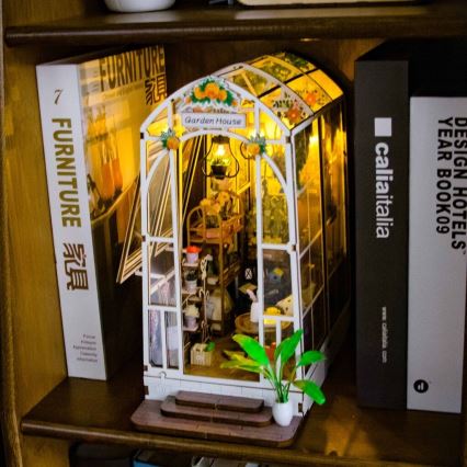 2Kids Toys - Minijatura vrtne kućice 2xAAA