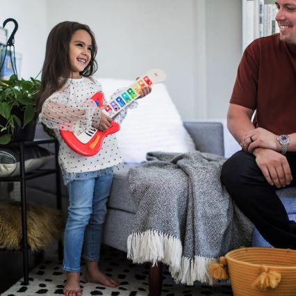 Baby Einstein - Drvena muzička igračka MAGIC TOUCH gitara 3xAA