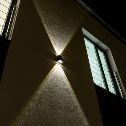 Brilagi - LED solarno zidno svetlo PYRAMID LED/2W/3,2V 1300 mAh IP54