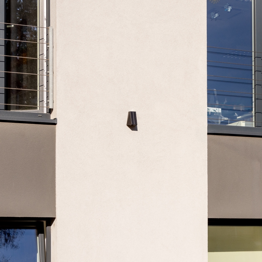 Brilagi - LED solarno zidno svetlo PYRAMID LED/2W/3,2V 1300 mAh IP54