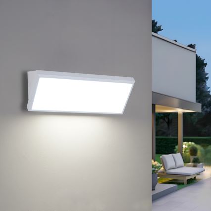Brilagi - LED spoljašnje zidno svetlo sa senzorom TRIANGLE LED/42W/230V 45 cm bela IP65