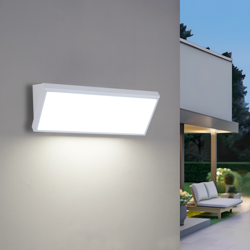 Brilagi - LED spoljašnje zidno svetlo sa senzorom TRIANGLE LED/42W/230V 45 cm bela IP65