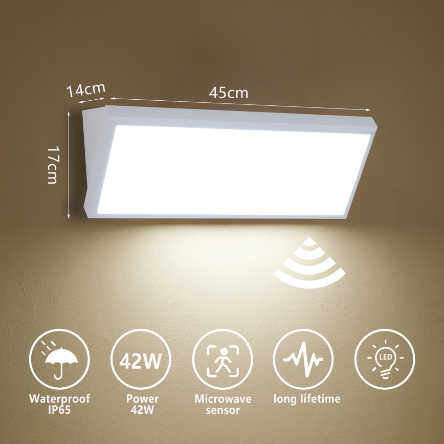 Brilagi - LED spoljašnje zidno svetlo sa senzorom TRIANGLE LED/42W/230V 45 cm bela IP65