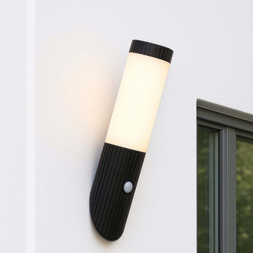 Brilliant - Spoljna zidna lampa sa senzorom KALEO 1xE27/10W/230V IP44 crna