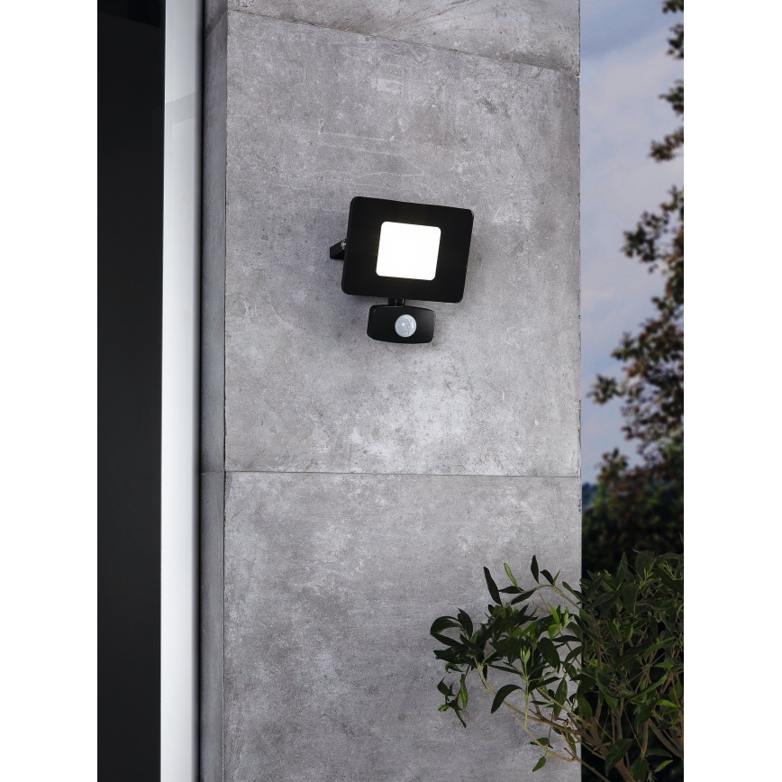 Eglo - LED reflektor sa senzorom LED/20W/230V IP44
