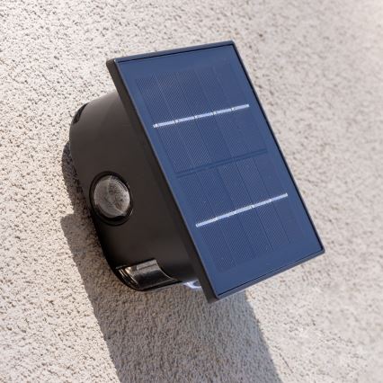 LED solarno zidno svetlo sa senzorom LED/2W/5V IP54 1300 mAh