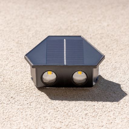 LED solarno zidno svetlo sa senzorom LED/2W/5V IP54 1300 mAh