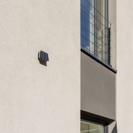 Solarno LED zidno svetlo sa senzorom, 2W/5V, IP54, 1300 mAh