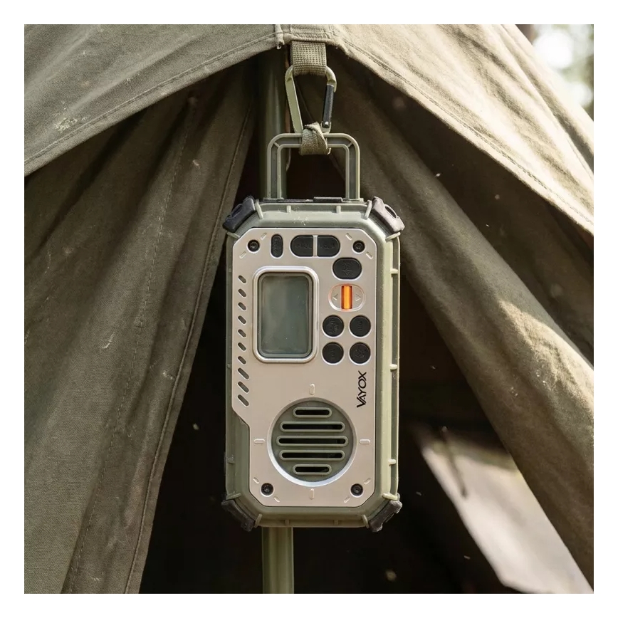 Kamperski radio sa kurblom, solarnim panelom i LED baterijskom svetiljkom sa funkcijom powerbanke 5V/3xAAA/2000 mAh IPX4 zelena