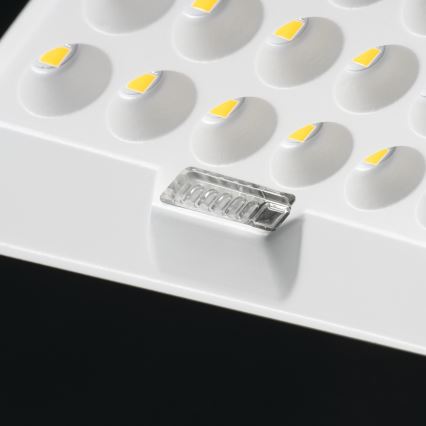 LED prigušiva reflektor sa solarnim panelom i senzorom sumraka LED/15W/15000 mAh 3,2V IP65 + daljinski upravljač