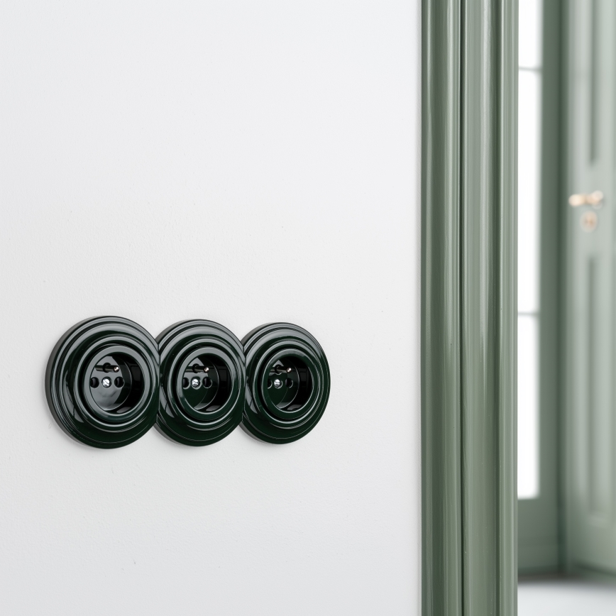 Kliklap - Trojna retro kućna utičnica sa ramom 230V zelena