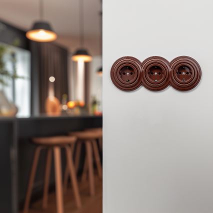 Kliklap - Trojna retro kućna utičnica sa ramom SCHUKO 230V, braon