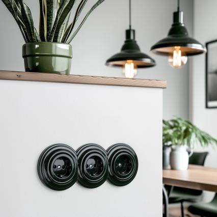 Kliklap - Trostruka retro kućna utičnica sa ramom SCHUKO 230V, zelena