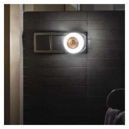 LED noćno svetlo sa senzorom i utičnicom LED/0,3W/230V
