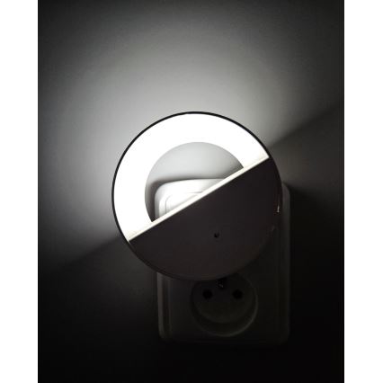 LED noćno svetlo sa senzorom sumraka LED/0,5W/230V belo