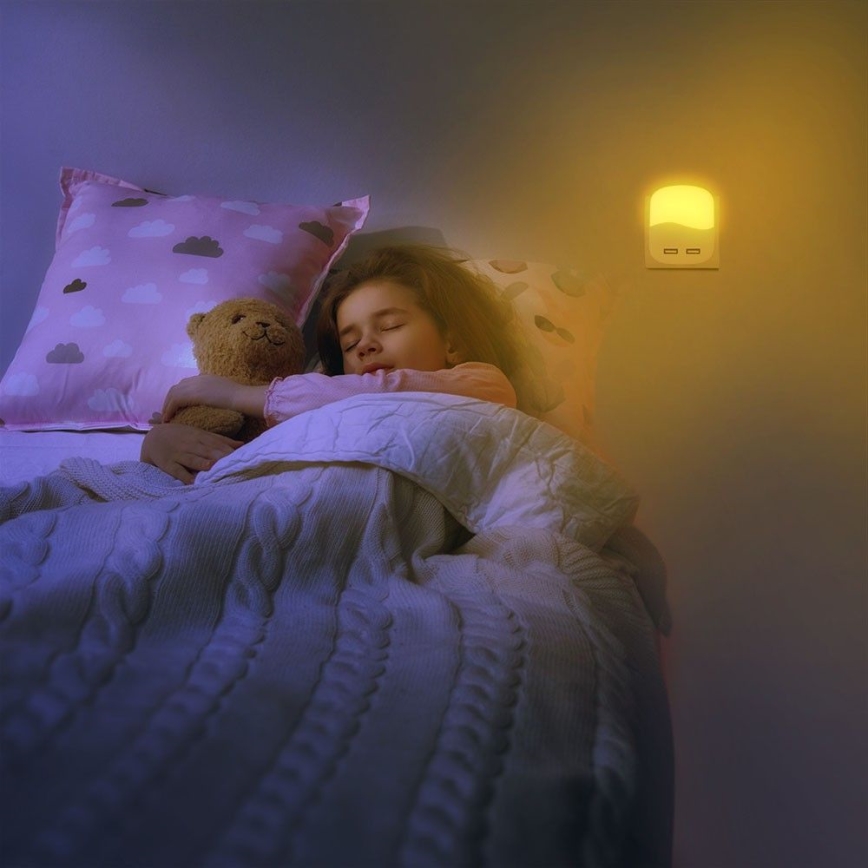 LED noćno svetlo sa senzorom sumraka za utičnicu, 2x USB, 0,45 W, 230 V, 3000 K