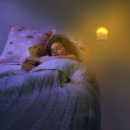 LED noćno svetlo sa senzorom sumraka za utičnicu 2xUSB LED/0,45W/230V 3000K