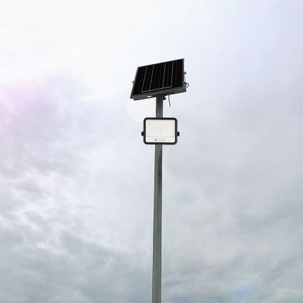 LED prigušiva solarni reflektor LED/200W/3,2V 2000-8000K IP65 10000 mAh crna + daljinski upravljač