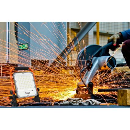 LED punjivi reflektor sa stalkom LED/50W/3,2V 4500K 5000 mAh IP65 narandžasta