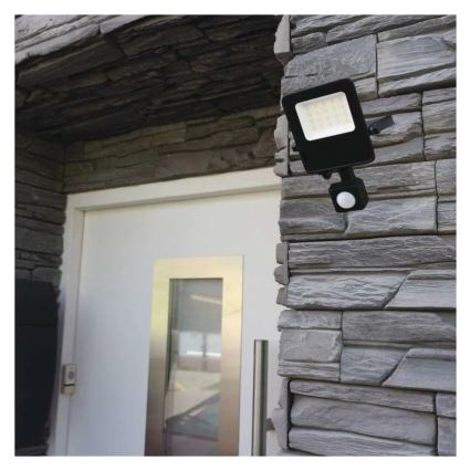 LED reflektor sa senzorom VISIO LED/10W/230V 4000K IP65