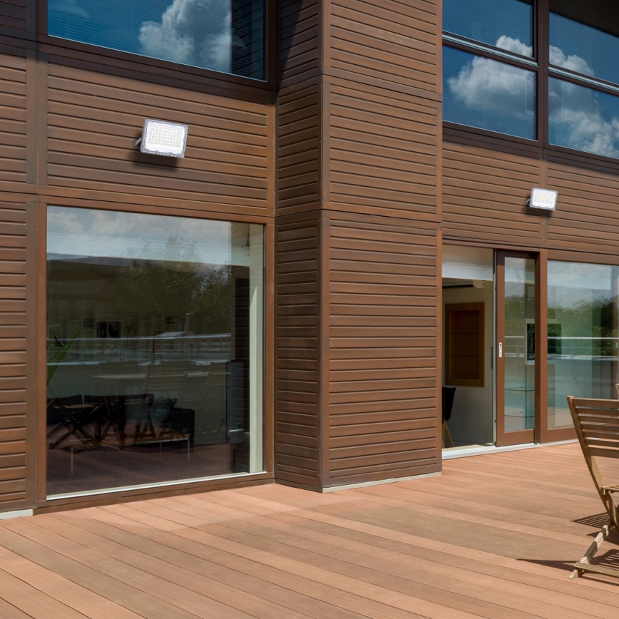 LED reflektor sa solarnim panelom FOCUS 100W/15000 mAh 3,2V 6000K IP65 + daljinski upravljač