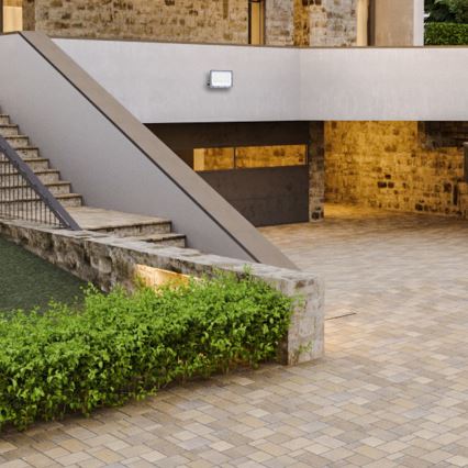 LED reflektor sa solarnim panelom FOCUS 100W/15000 mAh 3,2V 6000K IP65 + daljinski upravljač