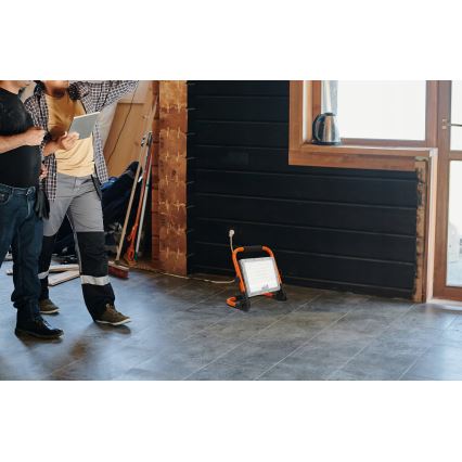 LED reflektor sa stativom LED/100W/230V 4500K IP65 narandžaste boje