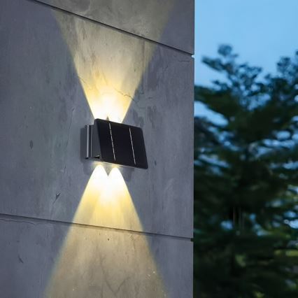 LED solarno zidno svetlo 4xLED/1,5W/3,7V 1500 mAh IP54 crno