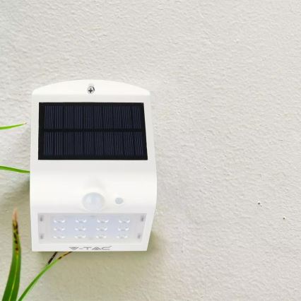 LED solarno zidno svetlo sa senzorom LED/1.5W/3,7V IP65 1200 mAh