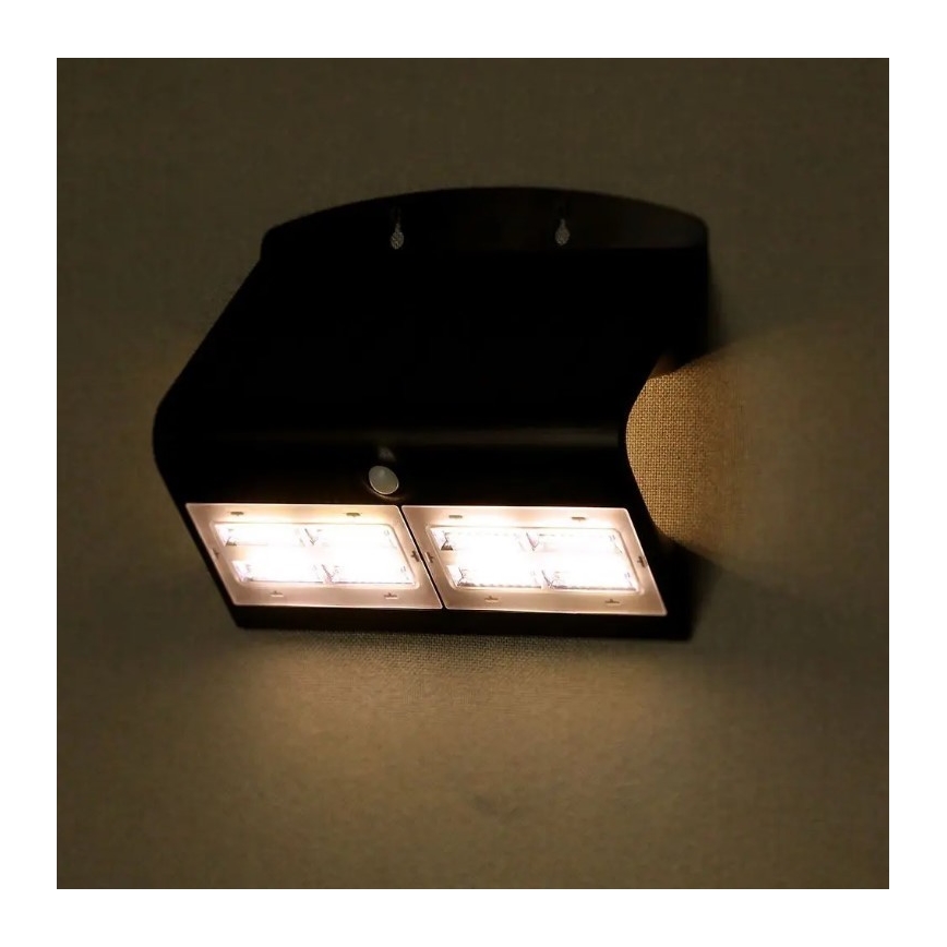 LED solarno zidno svetlo sa senzorom LED/7W/3,7V 4000K IP65 4000 mAh crna