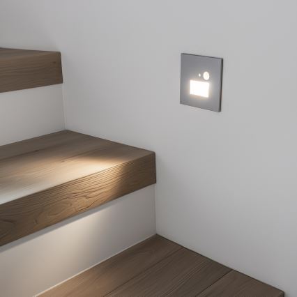 LED svetlo za stepenište sa senzorom pokreta i sumraka LED/1,5W/230V 3000/4000/6000K srebrna