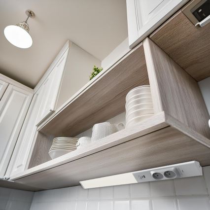 LED svetlo za ispod ormarića sa utičnicama i USB priključcima LED/18W/230V 4000K srebrno