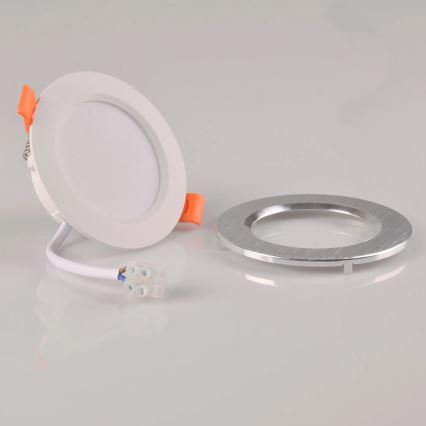 LED ugradna svetiljka ZOE LED/4,8W/230V srebrna