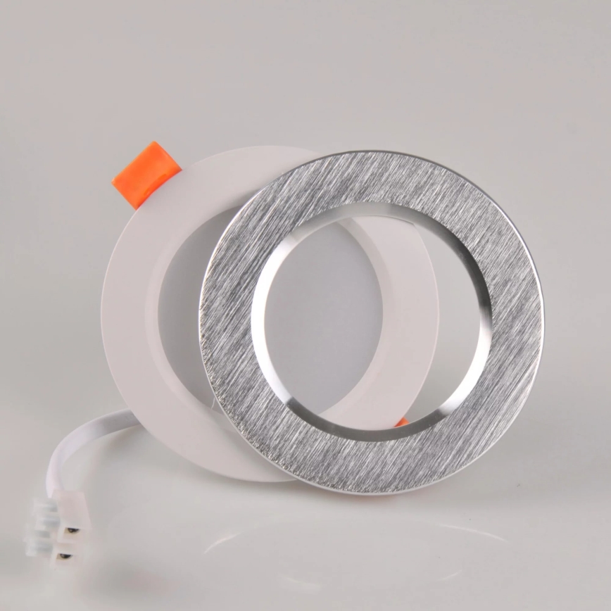 LED ugradna svetiljka ZOE LED/4,8W/230V srebrna