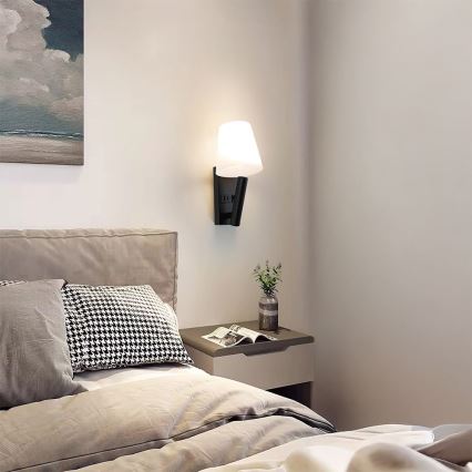 LED zidna lampa sa USB priključkom LED/2W/230V 3000K crna/bela
