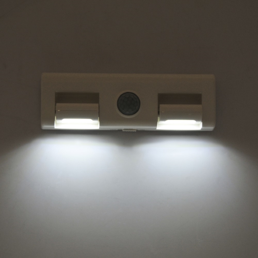 LED zidna svetiljka sa senzorom LED/3xAA/4,5V