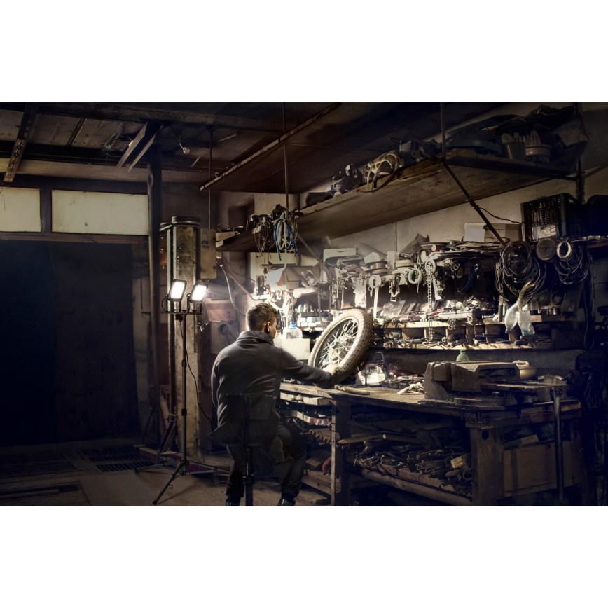 Ledvance - LED spoljašnji reflektor sa držačem WORKLIGHT TRIPOD 2xLED/30W/230V 6500K IP65