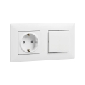 Legrand - Kućna SCHUKO utičnica i dvostruki serijski prekidač br. 5 sa okvirom NILOE STEP 250 V bela