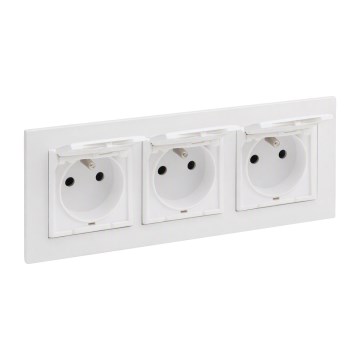 Legrand - Trostruka spoljna kućna utičnica sa ramom NILOE STEP 250V IP44 bela
