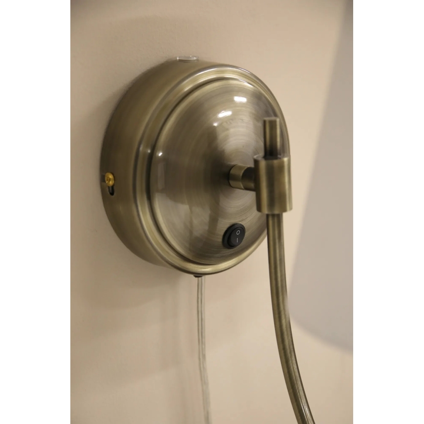 Markslöjd 108908 - Zidna lampa AMAR 1xE14/40W/230V bela/mesing