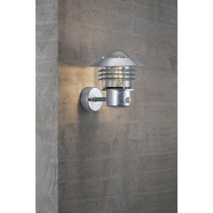 Nordlux - Spoljna zidna lampa sa senzorom VEJERS 1xE27/60W/230V IP54 srebrna