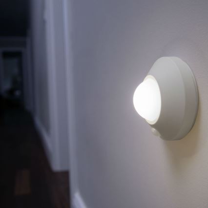 Osram - LED orijentaciono svetlo sa senzorom NIGHTLUX LED/2W/3xAA belo