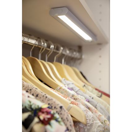 Osram - LED svetlo za ispod ormarića sa senzorom pokreta i sumraka LINEARLED LED/1,9W/6V 4xAA 4000K 21,4 cm belo