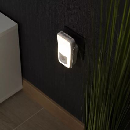 Osram - LUNETTA LED orijentaciono svetlo za utičnicu sa senzorom, 2W/230V