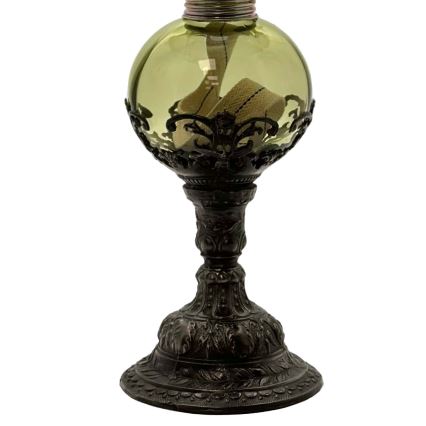 Petrolejska lampa DRAHOMÍRA 50 cm šumsko zelena ukrašena kalajem
