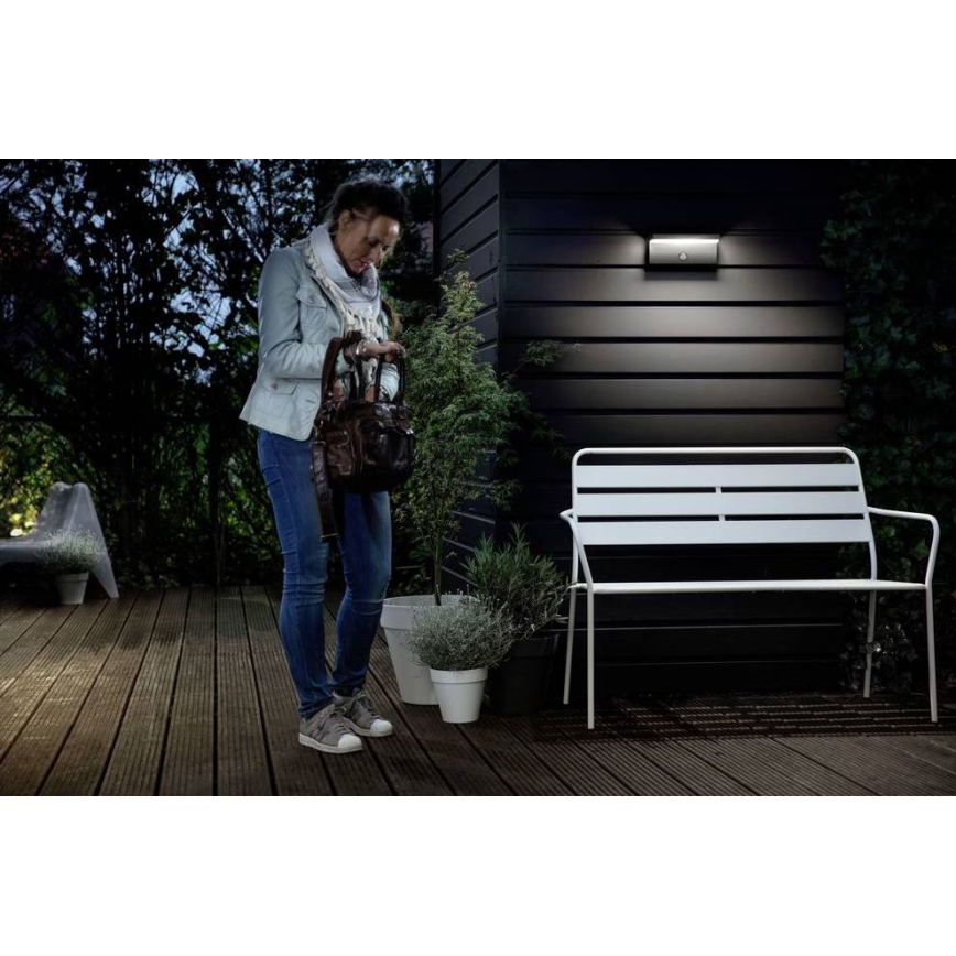 Philips - LED spoljašnje zidno svetlo sa senzorom BUSTAN LED/3,8W/230V 2700K IP44