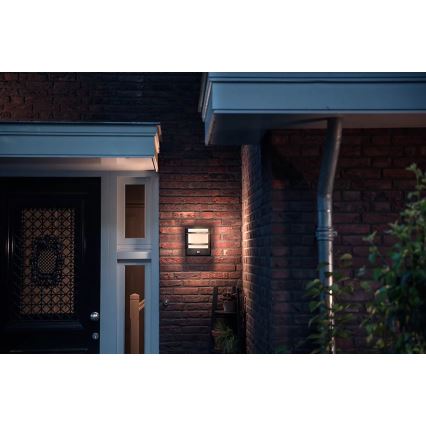 Philips - LED spoljašnje zidno svetlo sa senzorom PETRONIA LED/3,8W/230V IP44