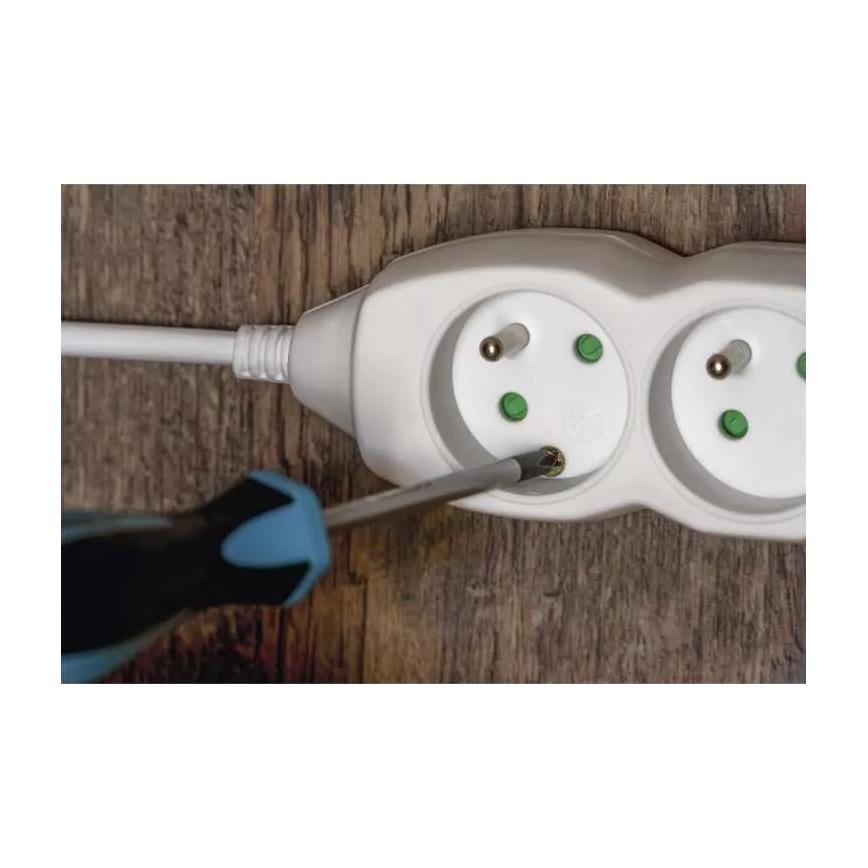Produžni kabl sa 3 utičnice, 7 m, beo