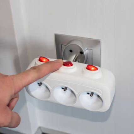 Produžni razvodnik sa prekidačima, 3 utičnice