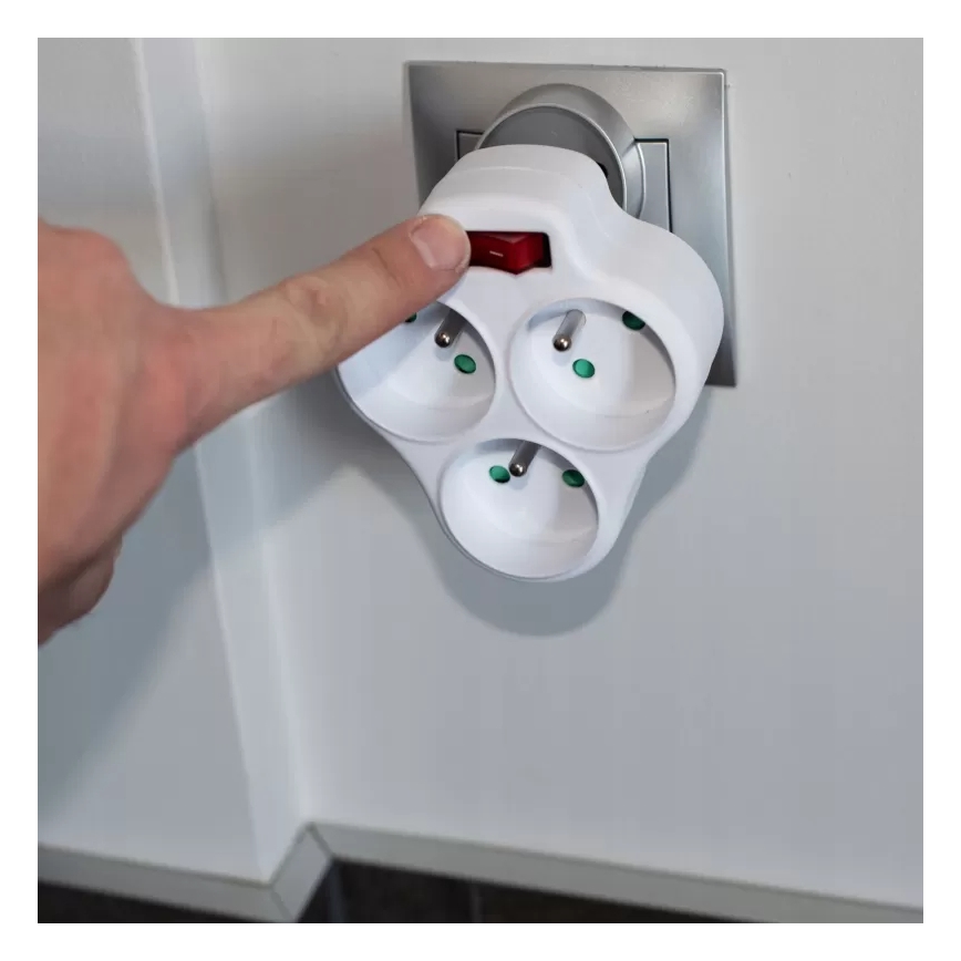 Razdelnik sa prekidačem, 3 utičnice